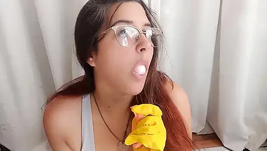 Lateks eldivenler bubblegum ve balon üfleme - tavşan tezgahçı