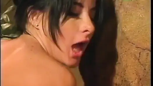 Sürtük lezbiyenler küvette amcığını yalıyor