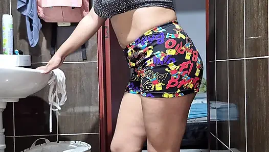 Keilimar büyük göğüslerini bolca sütle emzirme fantezimi gerçekleştirdi. EEUU