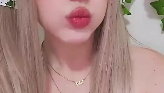 Onun vişneli chapstick'inin tadı