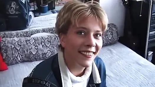 Sarışın sürtük parmaklıyor