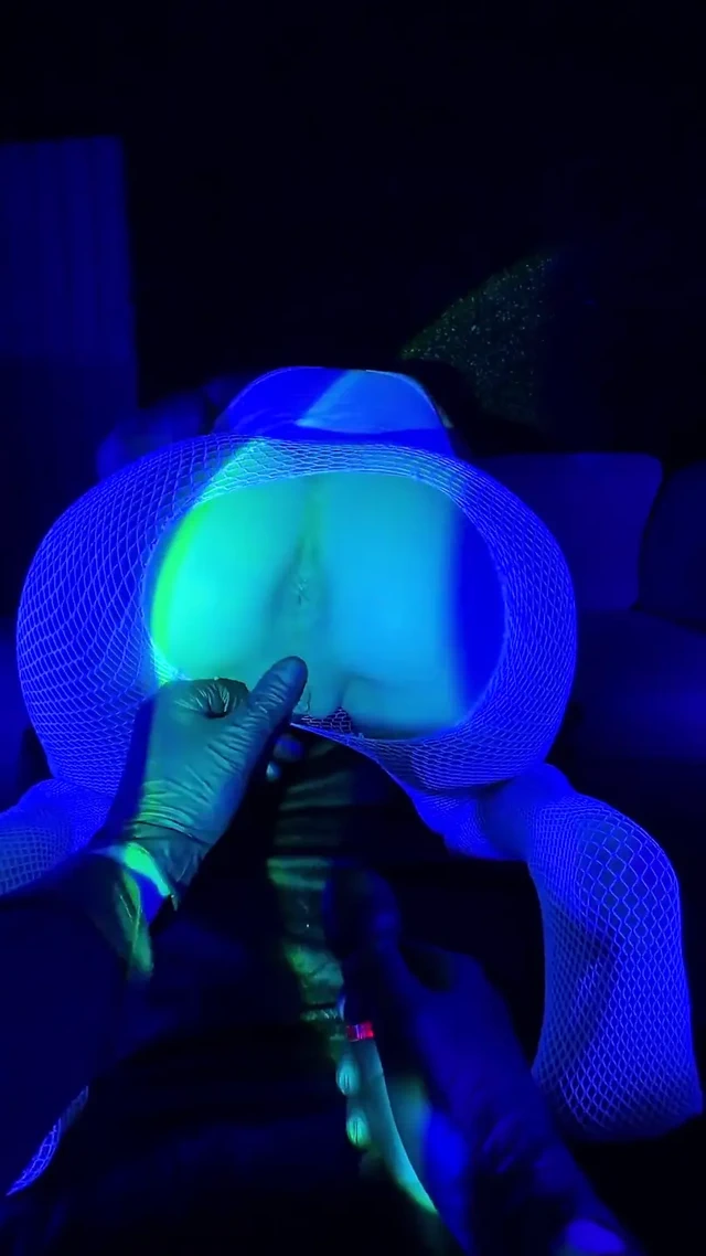 Mükemmel amcıklı balon götlü büyük dildo ve yarak alıyor