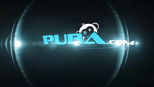 Güzel sarışın porno yıldızı Bree ıslak amcığını parmaklıyor