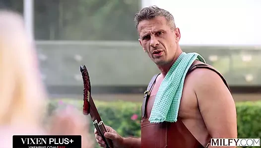 Vixenplus - bomba gibi orta yaşlı seksi kadın Brandi kocasını dinlerken aldatıyor