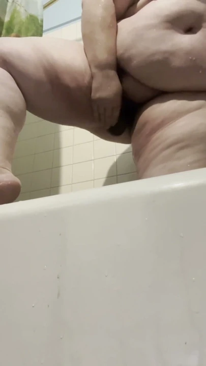 Tombul Sürtler Küvette Dildo Keyfi | Bölüm 2