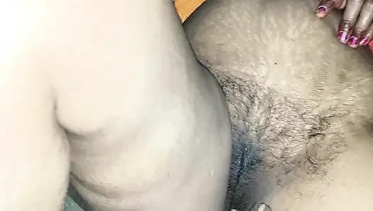 Bhabhi Ki Garam Chut Me Ungali Karti He