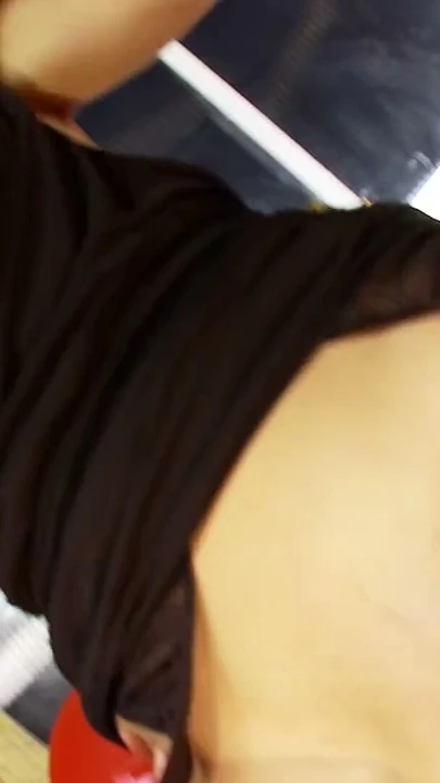Seksi sarışın orta yaşlı seksi kadın Chloe Conrad büyük yaraklı yaşlı adam tarafından prezervatifsiz sikiliyor | Klip 2