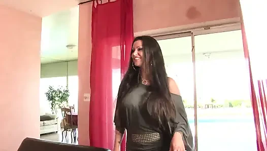 Eng. Moestl sahte yarak düşkünü ezik koca genç Rumen karısı zenci garip adamla sikişirken izlemek zorunda