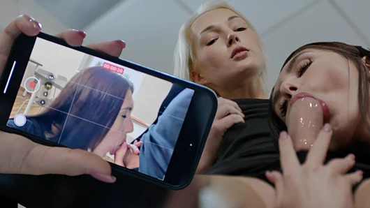 Gerçek hayat futa dölleme - yaramaz esmer kız okulda transeksüel trans tg öğretmenini baştan çıkarıyor