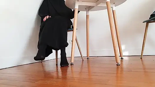 Müslüman Evli Kadınlar Kocası Evde Yokken Oynamaya Başlıyor