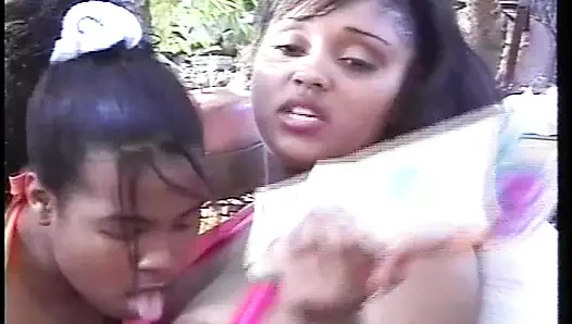 Kayınvalide, damadın horozunu ısırıyor