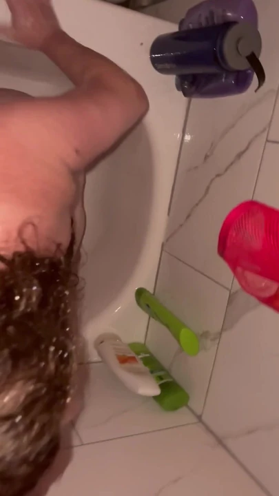 "Kızıl saçlı ateşli evli kadın duşta sakso çekiyor ama"