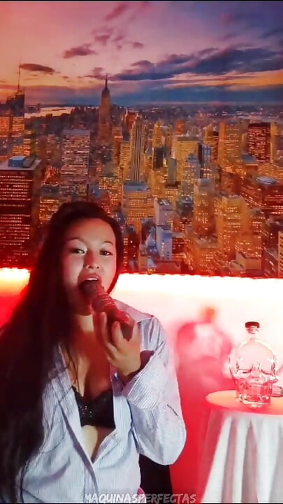 İlk canlı videomda Karol G ve Alicia tuşlarıyla dans eden hararetli perreo, benimle boşalmak istiyorsan sonuna kadar izle. yüz b