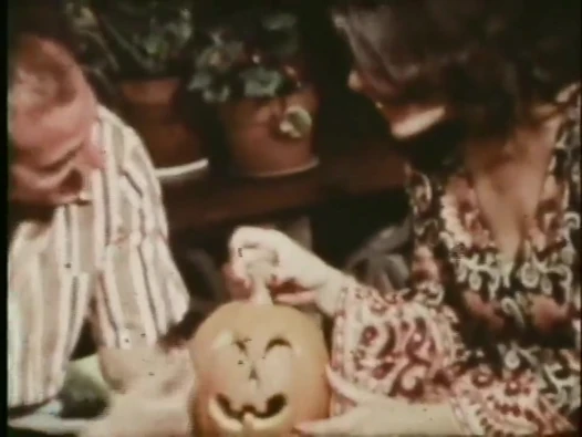 Lezbiyenler üçlü amcık yalıyor nostaljik amcık sikişi