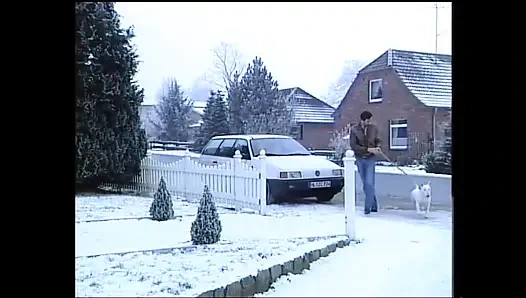 Üç güzel bayan onlarla seks yapmak isteyen erkek arkadaşları tarafından ziyaret edildi