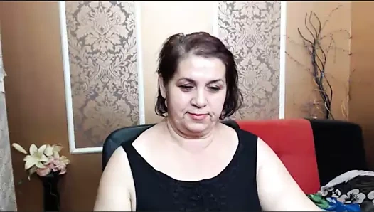 Olgun bulgar bbw bana ağız sulandıran göğüsleri gösteriyor