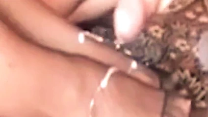 Ayakları üzerinde boşalmak