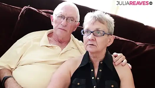 Dede artık dayanamıyor, bu yüzden nine şimdi bir öğrenciyi sikiyor