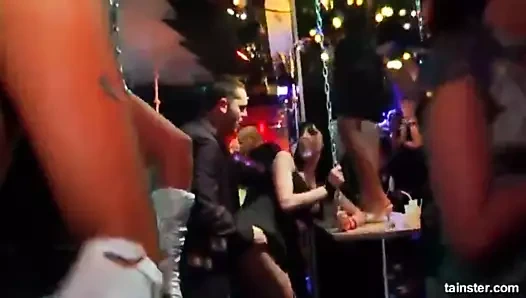 güzellik clubber alır fucked içinde kamu