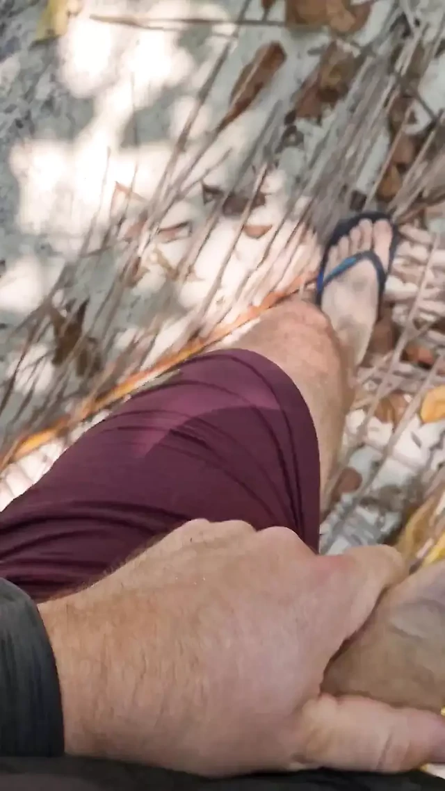 Carribean adasında mastürbasyon yapıyor ve boşalıyor