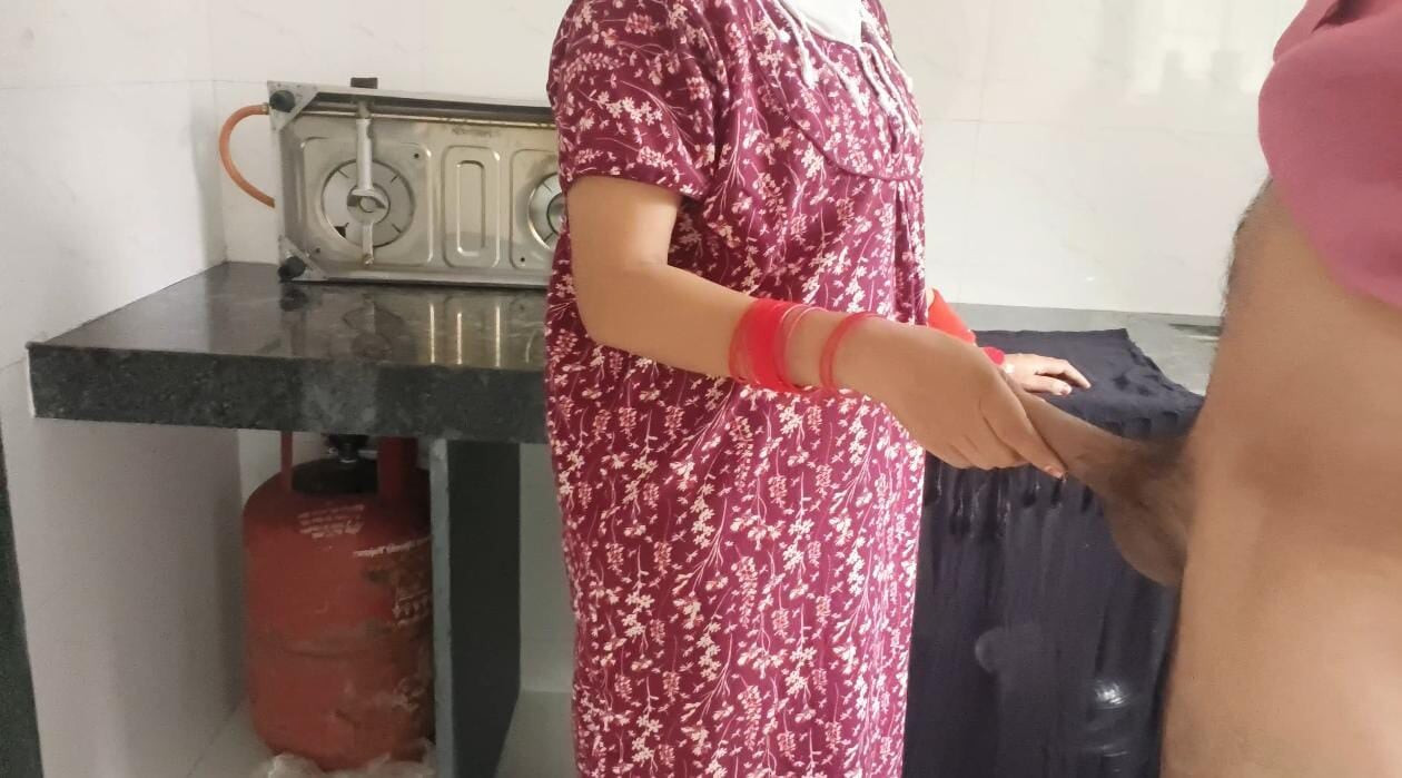 Ghar me kam karane wali hizmetçi ko malik ne choda