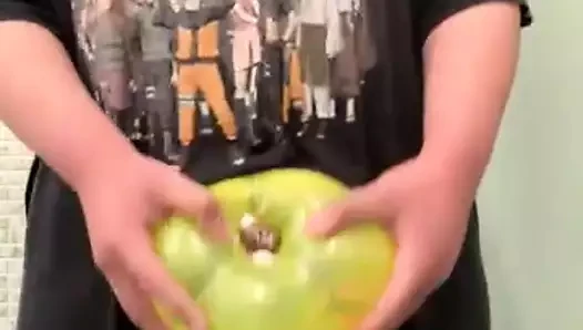 Yeni balonumla oynuyorum!