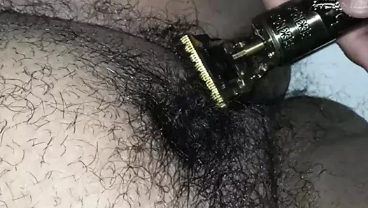 Kocam amımı tıraş ediyor