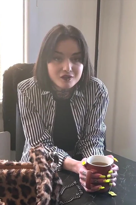 Manea ve Crystal, yarak yemeyi seven iki yaramaz lezbiyen