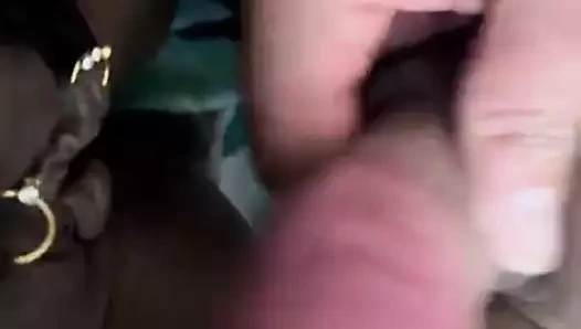 Sürtük amcığını nasıl sikiyor