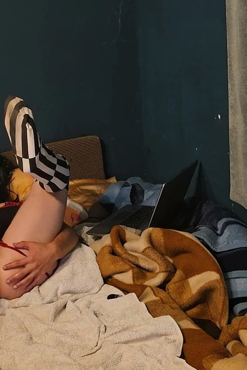 Dildo ile götümü sikiyorum