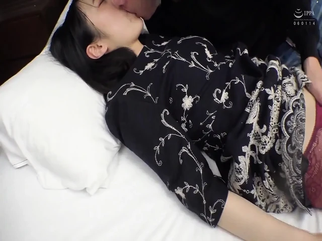 M787g07 забрать молодую жену г-н/мисс Кто только что переехал в Токио с большим багажом и немедленно занимается сексом в отеле!