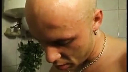 Sıcak koyu saçlı kızla banyo eğlencesi - almanca - csm