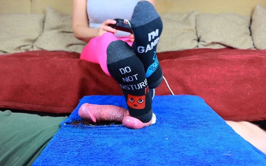 Ben oyun oynarken yarak kutusu cbt ve taşak ezme, amatör kadın egemenliği jozi yarak çiğneme