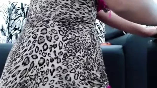 Maryuri sıcak kıçını gösteriyor