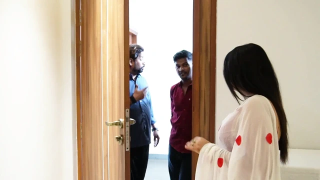 ANNELERI EVDE YOKKEN IKI ERKEK KARDEŞ ÜVEY KıZ KARDEŞLERINI SIKIYOR, SERT ÜÇLÜ SEKS