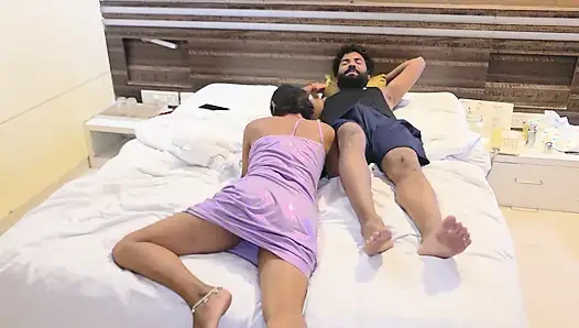 Hintli desi kız ko makyaj karte karte choda