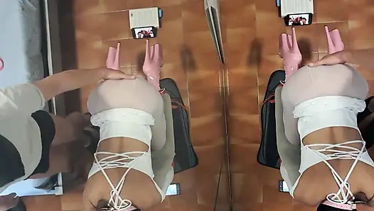 MILF bir sandalyeye bağlanıp ağzı ve vajinasını sikiştirdi