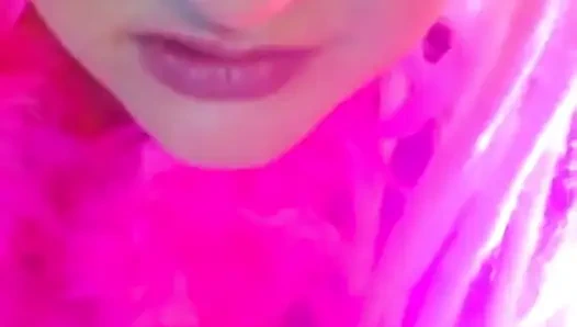 Elimde boşal ve küçük kadın kılıklı bir kaltak gibi sürtün