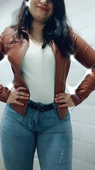 Piernuda rica en jeans