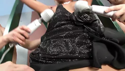 Japon sarışın yarak emiyor ve sonra sert dölleme ile sikiliyor