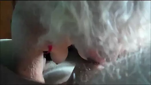 Büyükanne eski bir sik üzerinde çalışıyor...