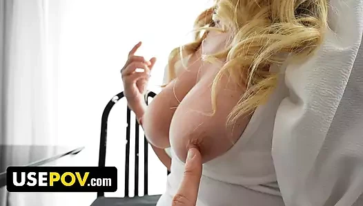 Üvey oğul patronuyla çalışırken bile sarışın üvey annesini istediği zaman sikebilir - usepov