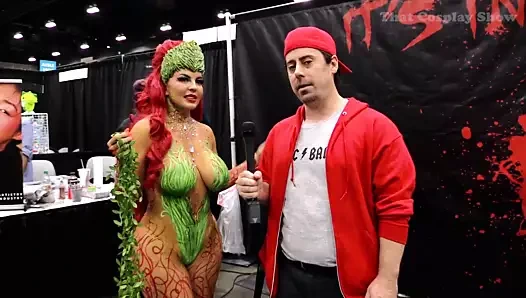 Kolombiyalı orta yaşlı seksi kadın büyük memeler