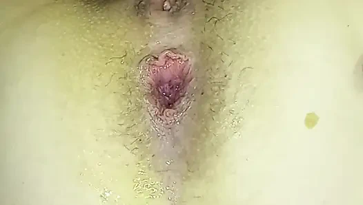 Orta yaşlı seksi kadın mastürbasyon yapıyor