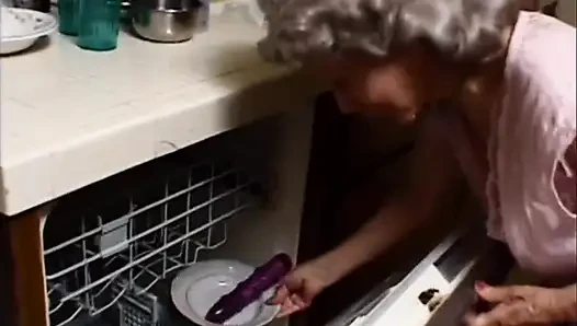 Aşırı siyah ve beyaz, yaşlı ve genç amcık sikişi...