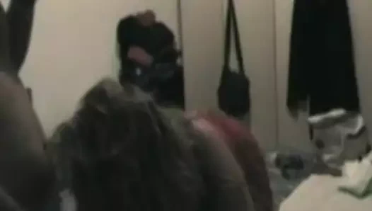 İtalyan evli kadın için yoğun anal seks