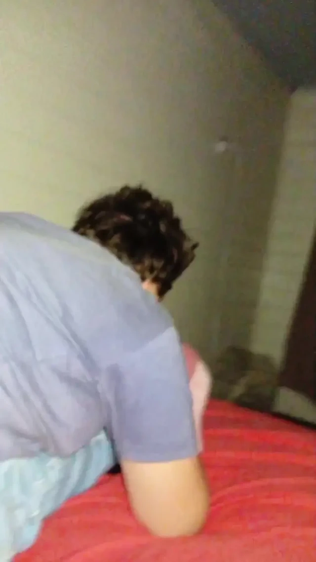 Geldim ve oturmaya devam etti