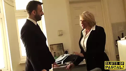 Busty olgun İngiliz subs önce cuminmouth