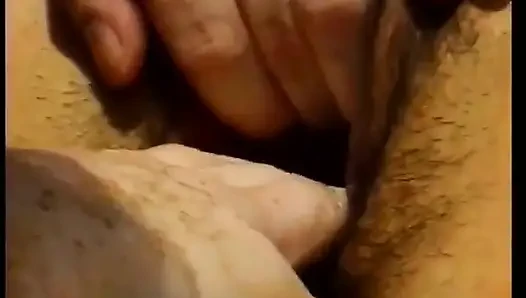 Beyazlı kız sikilmeden önce yarak emmeyi seviyor
