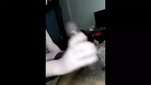 Cuck aç kız üfleme bir büyük siyah horoz